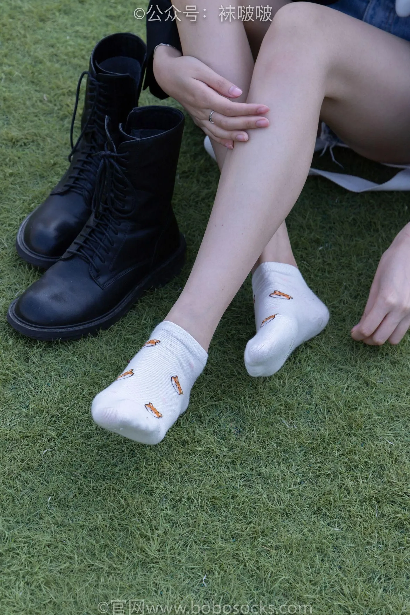 [BoBoSocks袜啵啵]NO.010 小甜豆-马丁靴、白色短棉袜、裸足 [117P]插图